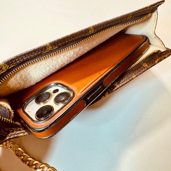 Louis Vuitton Brown Monogram Clutch with Gold Chain Size 8 this fit a smart ph - Picture 9 of 15